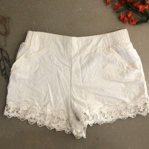 Embroidered White Shorts With Lace
